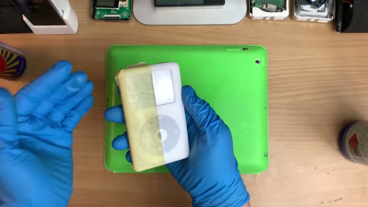 How to fix a scratched iPod Classic thumbnail